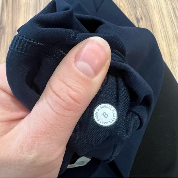 Lululemon Wunder Under Crop (Hi-Rise) *Full-On Luxtreme 21"
True Navy - Picture 8 of 9